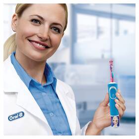 Zubní kartáček Oral-B Kids FROZEN 

 obrázek produktu 4 z 12