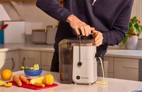 Odšťavňovač RUSSELL HOBBS Juice Luxe Stone 28770-56 béžový

 obrázek produktu 15 z 21