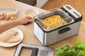Fritéza Sencor SFR 8200SS 

 obrázek produktu 9 z 13