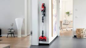 Tyčový vysavač Bosch BBS711ANM červená barva
