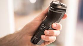 Holicí strojek Philips S1332/41 černý

 obrázek produktu 11 z 13