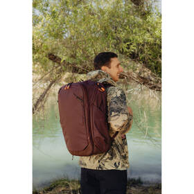 Batoh Peak Design Travel Backpack 45L vínový

 obrázek produktu 4 z 9