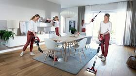 Tyčový vysavač Bosch BBS711ANM červená barva
