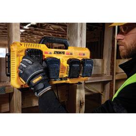 Nabíječka Dewalt 10,8 V - 54 V XR FLEXVOLT DCB104 

 obrázek produktu 2 z 3