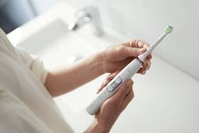 Zubní kartáček Philips HX6877/28 stříbrný/bílý

 obrázek produktu 6 z 7
