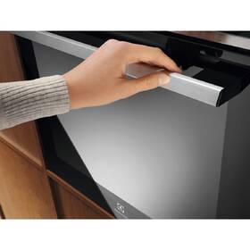 Trouba Electrolux EOB8S38X černá/nerez

 obrázek produktu 4 z 4