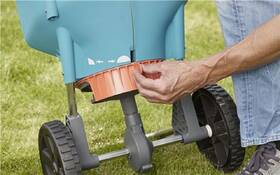 Rozmetadlo hnojiv Gardena 0436-20 
