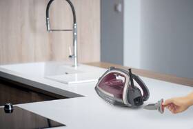 Žehlička Tefal FV6840E0 
