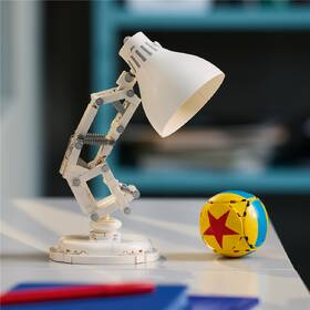 Stavebnice LEGO® Ideas 21357 Disney Pixar Luxo Jr. 

 obrázek produktu 2 z 9