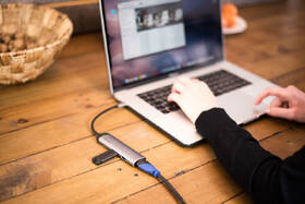 USB Hub Verbatim USB-C/2x USB 3.0, USB-C, HDMI šedý

 obrázek produktu 6 z 7