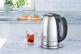 Rychlovarná konvice Electrolux EEWA7700 stříbrná/nerez

 obrázek produktu 4 z 4