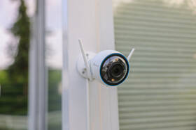 IP kamera EZVIZ H3 2K bílá barva
