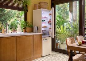 Chladnička s mrazničkou Amica KGCR 387100 B béžová barva
