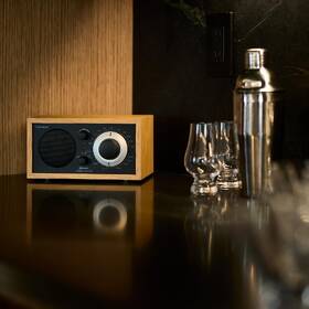 Radiopřijímač Tivoli Audio Model One BT černý/hnědý

 obrázek produktu 6 z 6