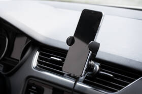 Držák na mobil FIXED Matic s bezdrátovým nabíjením černý

 obrázek produktu 7 z 9