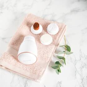 Kartáček na obličej Revlon RVSP3538PKUKE ULTIMATE GLOW SONIC bílý

 obrázek produktu 4 z 16