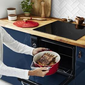 Hrnec s poklicí Tefal E2544455, 20 cm červená barva
