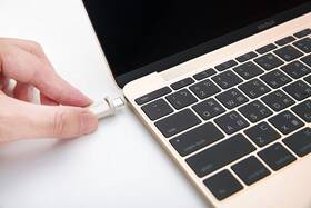 USB Flash Transcend JetFlash 890 64GB stříbrná

 obrázek produktu 2 z 2