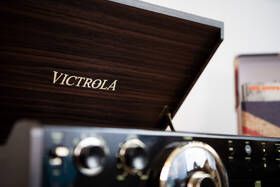 Gramofon Victrola VTA-270B Empire černý/hnědý

 obrázek produktu 6 z 6