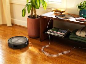 Robotický vysavač iRobot Roomba j7 černá barva

