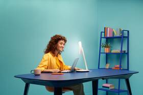 Stolní LED lampička WiZ Portrait, Wi-Fi, Matter bílá

 obrázek produktu 5 z 12