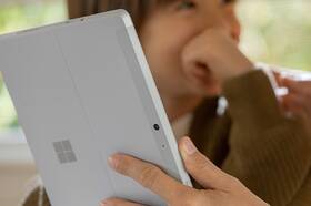 Notebook Microsoft Go 2 (stříbrný) + Pouzdro s klávesnicí (černé) 

 obrázek produktu 4 z 4