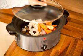 Pomalý hrnec s odnímatelným kastrolem RUSSELL HOBBS 22740-56 nerez

 obrázek produktu 2 z 6