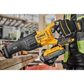 Přímočará pila Dewalt DCS386H2T (s baterií) 

 obrázek produktu 4 z 6