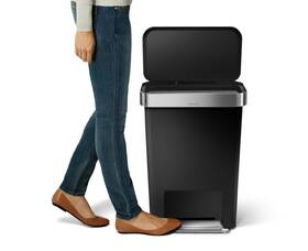 Odpadkový koš Simplehuman 45 l černý

 obrázek produktu 2 z 2