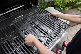 Gril zahradní plynový Weber E-425 Black černý

 obrázek produktu 6 z 9