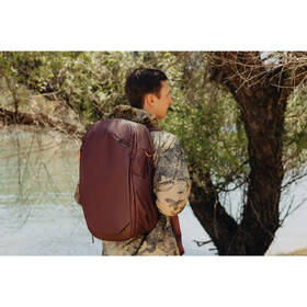 Batoh Peak Design Travel Backpack 30L vínový

 obrázek produktu 4 z 8
