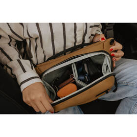 Brašna Peak Design Everyday Sling 3L (v2) Coyote 

 obrázek produktu 8 z 10