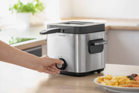 Fritéza Sencor SFR 6200SS 

 obrázek produktu 9 z 12