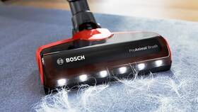 Tyčový vysavač Bosch BBS711ANM červená barva

