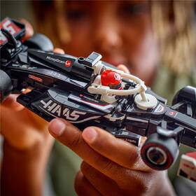 Stavebnice LEGO® Speed Champions 77250 Závodní auto MoneyGram Haas F1® Team VF-24 

 obrázek produktu 4 z 8