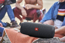 Přenosný reproduktor JBL Charge Essential šedý

 obrázek produktu 8 z 10