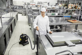Víceúčelový vysavač Kärcher Professional NT 22/1 Ap L Re!Plast Go!Further černý

 obrázek produktu 2 z 4