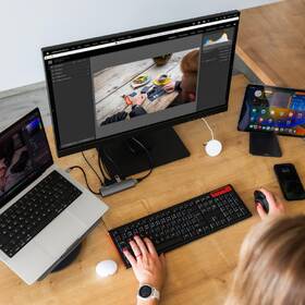 Bezdrátová nabíječka FIXED MagPad s podporou uchycení MagSafe a stojánkem, 15W bílá

 obrázek produktu 9 z 12