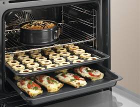 Kombinovaný sporák Electrolux EKK54950OW bílá barva
