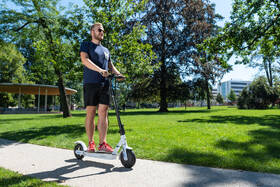 Elektrická koloběžka GoGEN VOYAGER S501W, bílá 

 obrázek produktu 8 z 21