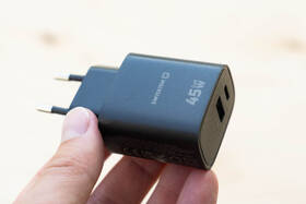 Nabíječka do sítě Swissten EDGE GaN 1x USB-C PD 45W/1x USB-A 18W QC černá

 obrázek produktu 6 z 8