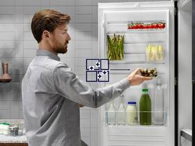 Chladnička s mrazničkou Electrolux LNC7ME34X1 nerez

 obrázek produktu 5 z 9