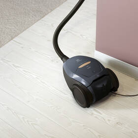 Podlahový vysavač Electrolux PD82-8DB modrá barva
