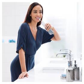 Ústní sprcha Oral-B Aquacare 6 + Genius X 
