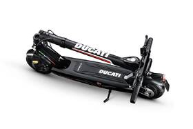 Elektrická koloběžka Ducati PRO-III 

 obrázek produktu 3 z 10