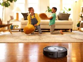 Robotický vysavač iRobot Roomba j7 černá barva
