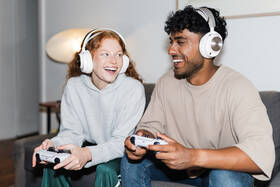 Headset SteelSeries Arctis Nova Pro Wireless bílý

 obrázek produktu 17 z 19