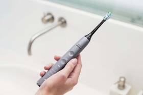 Zubní kartáček Philips HX9924/47 stříbrný

 obrázek produktu 9 z 24