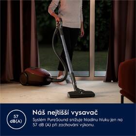 Podlahový vysavač Electrolux PD82-ANIMA červená barva
