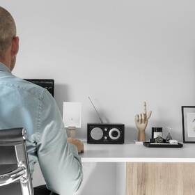 Radiopřijímač Tivoli Audio Model One BT černý

 obrázek produktu 7 z 7
